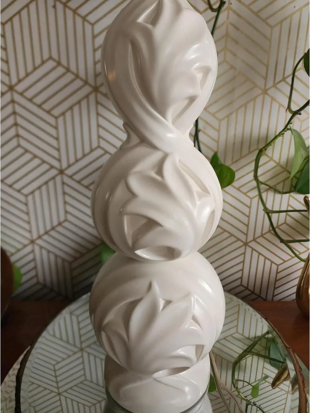 Vintage Midcentury Ivory Ceramic Holland Mold Lamp
